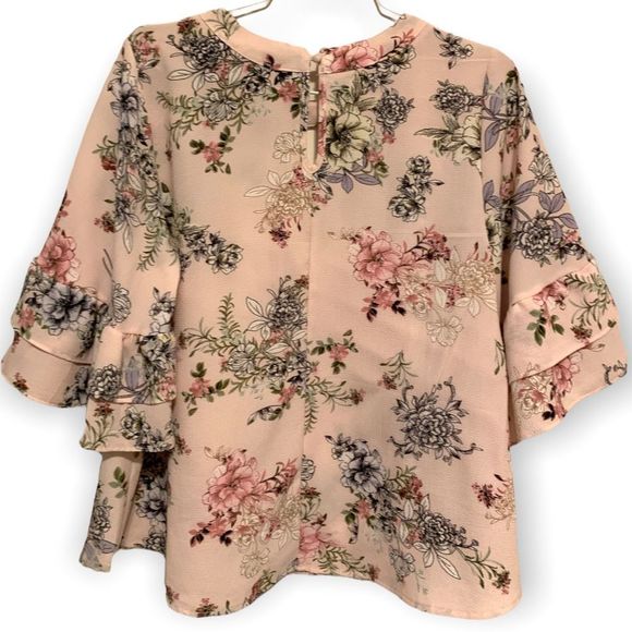 Urban Romantics Cutout Neckline Flutter Sleeved Cream Pink Top S (A-015) - Picture 2 of 6